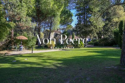 6 Bed House for sale