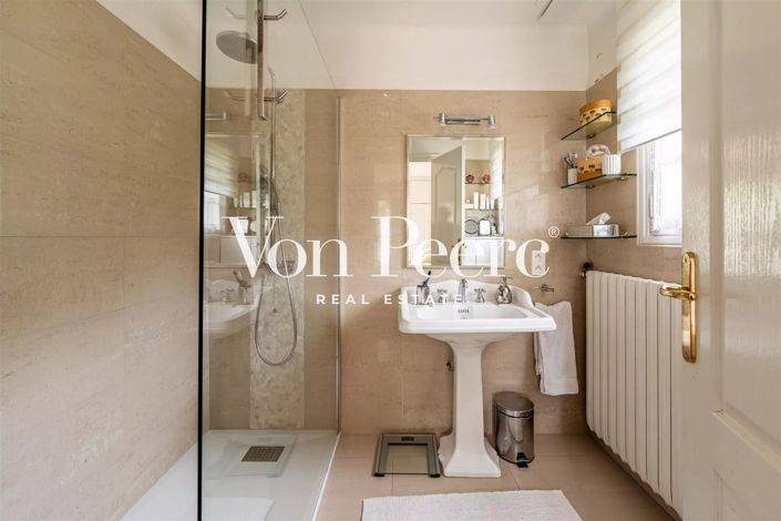 Image No.10-5 Bed House for sale