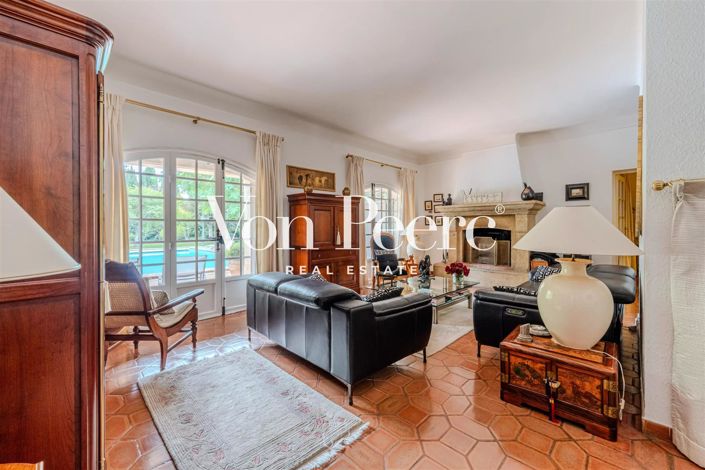 Image No.8-5 Bed House for sale