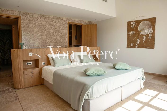 Image No.11-6 Bed House for sale