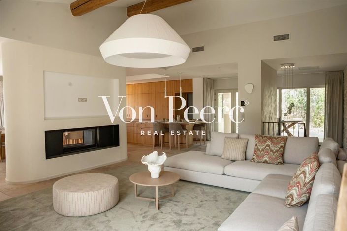 Image No.8-6 Bed House for sale