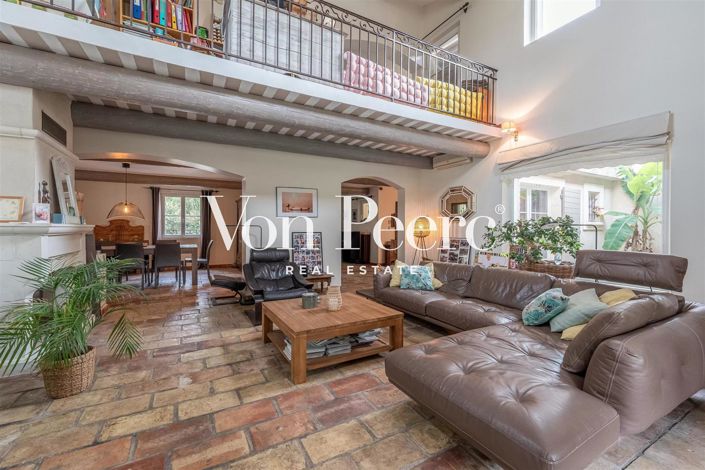 Image No.6-5 Bed House for sale