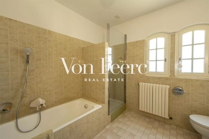 Image No.16-6 Bed House for sale