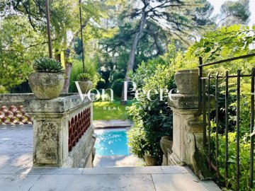 1 - Les Angles, House