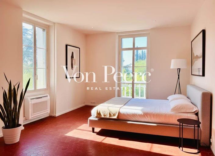 Image No.6-5 Bed House for sale