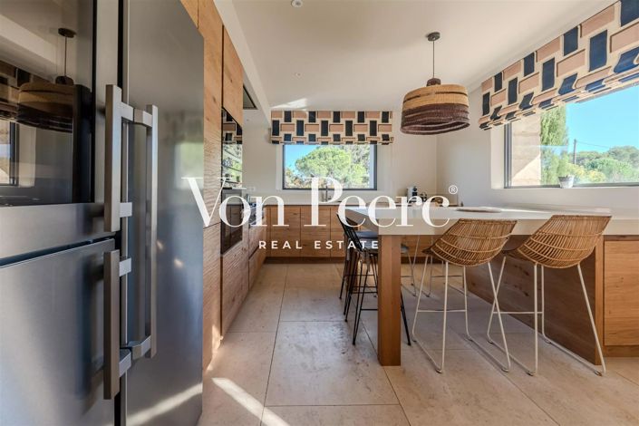 Image No.7-5 Bed House for sale