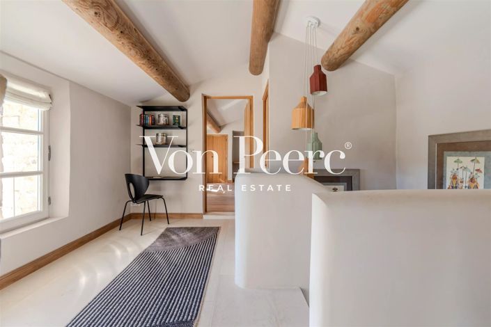 Image No.8-5 Bed House for sale