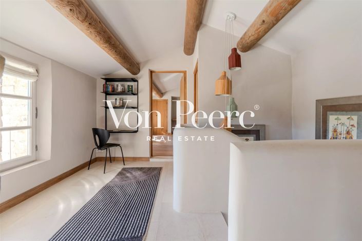 Image No.8-5 Bed House for sale