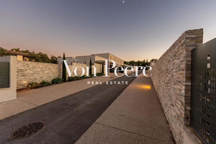 Image No.2-4 Bed House for sale