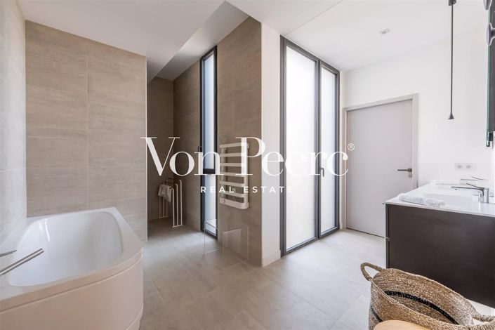 Image No.8-4 Bed House for sale