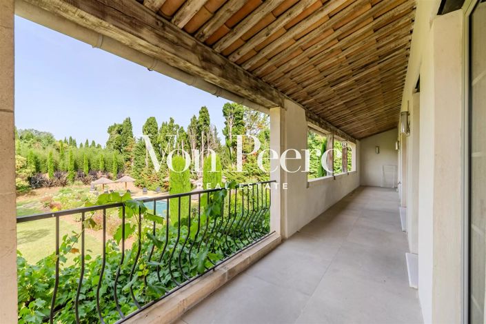 Image No.6-8 Bed House for sale