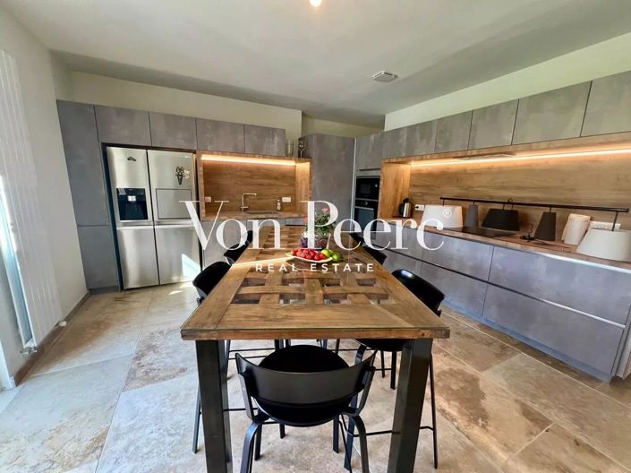 Image No.8-5 Bed House for sale