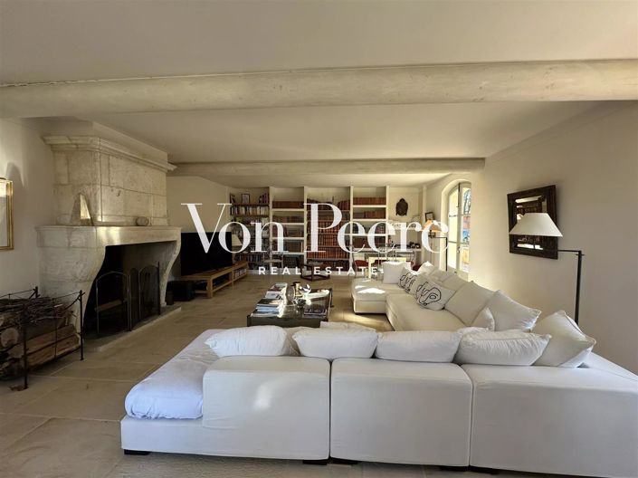 Image No.8-6 Bed House for sale