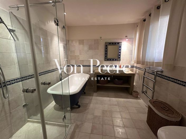 Image No.9-6 Bed House for sale