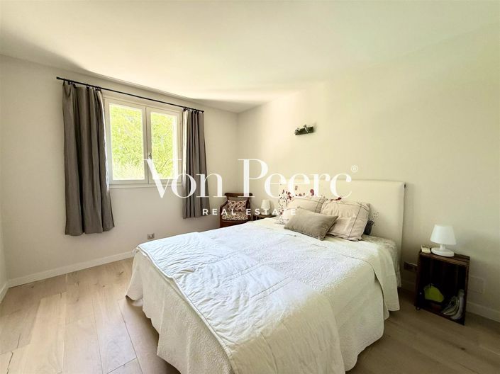 Image No.6-5 Bed House for sale