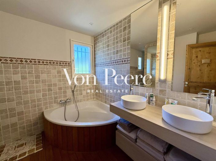 Image No.7-5 Bed House for sale