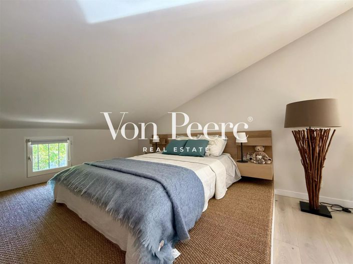 Image No.8-5 Bed House for sale