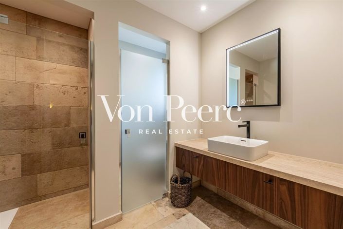 Image No.16-6 Bed House for sale