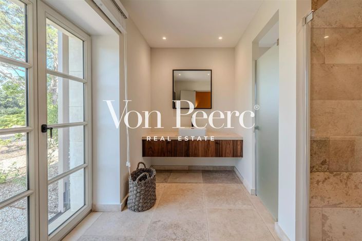 Image No.20-6 Bed House for sale