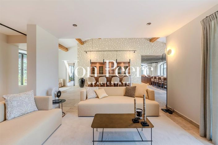 Image No.8-6 Bed House for sale