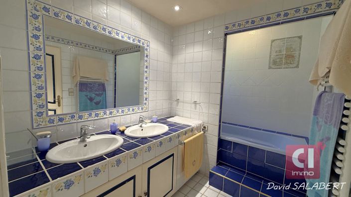 Image No.10-3 Bed House for sale