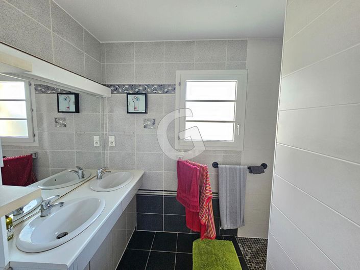 Image No.7-3 Bed House for sale