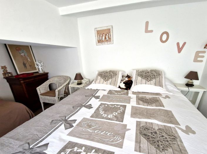 Image No.8-4 Bed House for sale