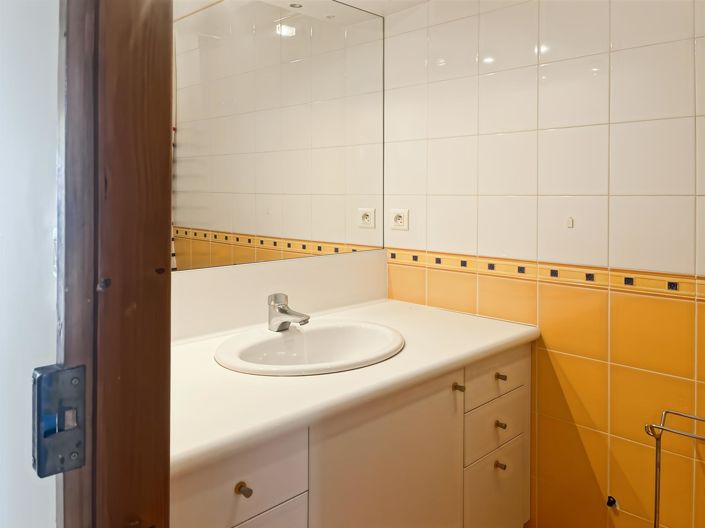 Image No.10-3 Bed House for sale