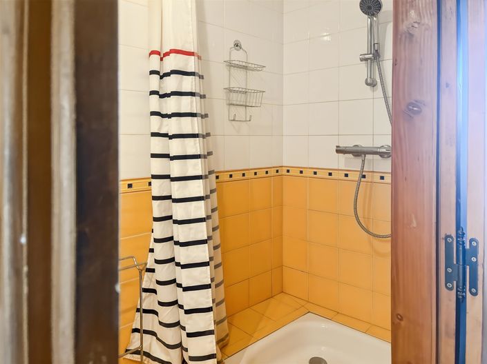 Image No.11-3 Bed House for sale