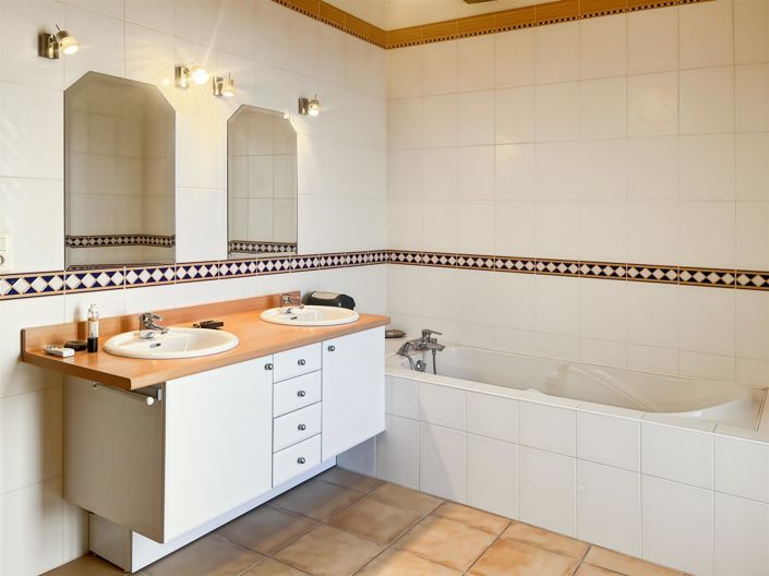 Image No.16-3 Bed House for sale