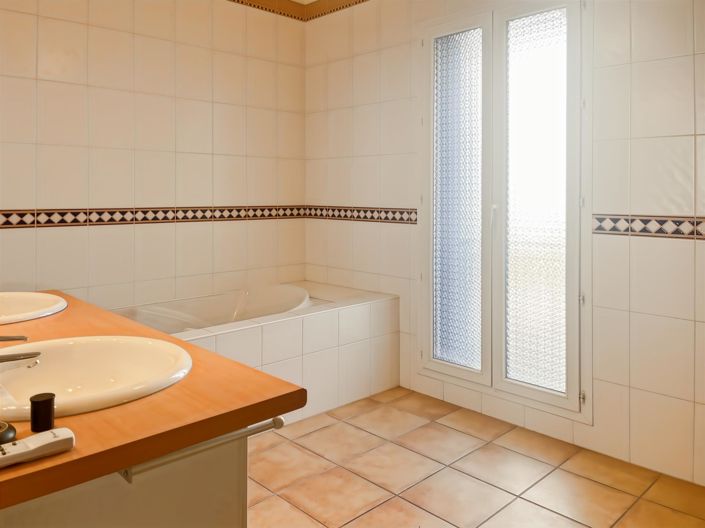 Image No.17-3 Bed House for sale