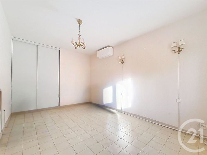 Image No.5-5 Bed House for sale