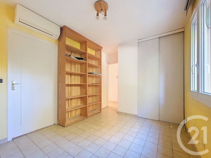 Image No.8-5 Bed House for sale