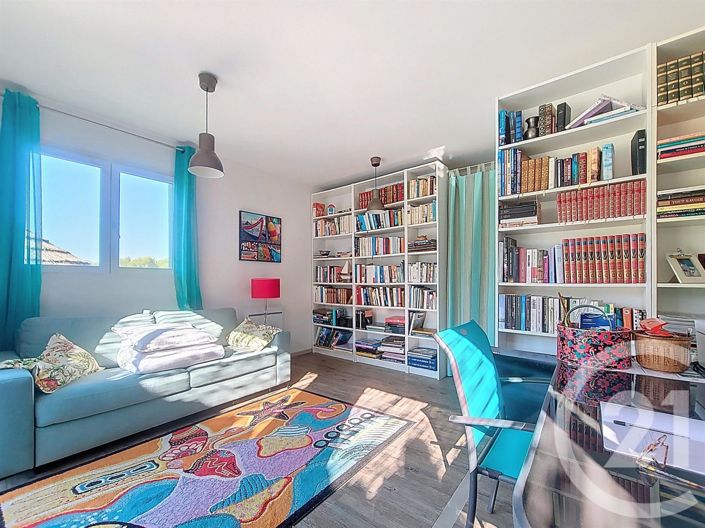 Image No.11-3 Bed House for sale