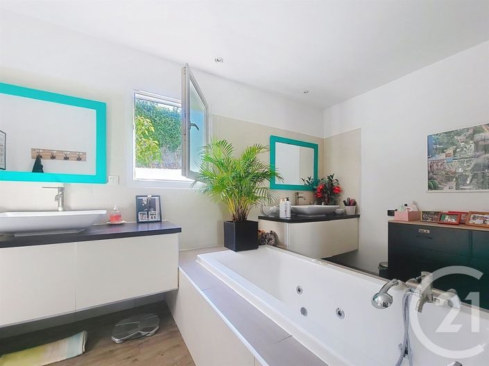 Image No.9-3 Bed House for sale