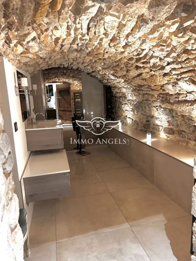 Image No.10-6 Bed Property for sale