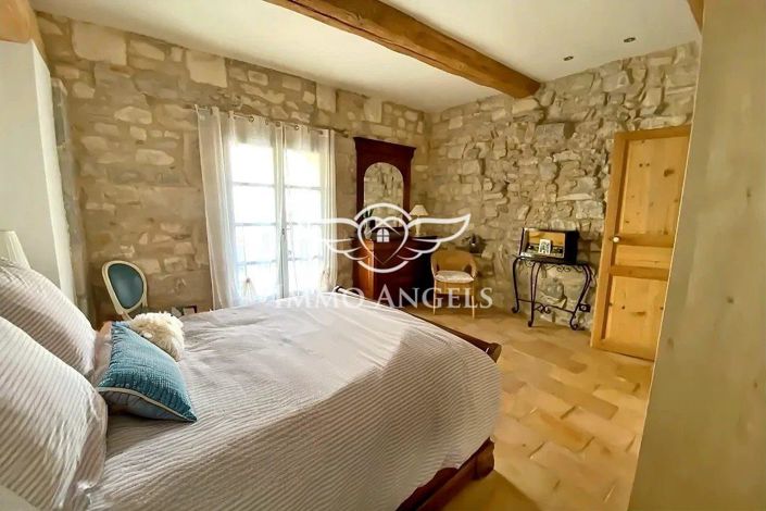 Image No.11-6 Bed Property for sale