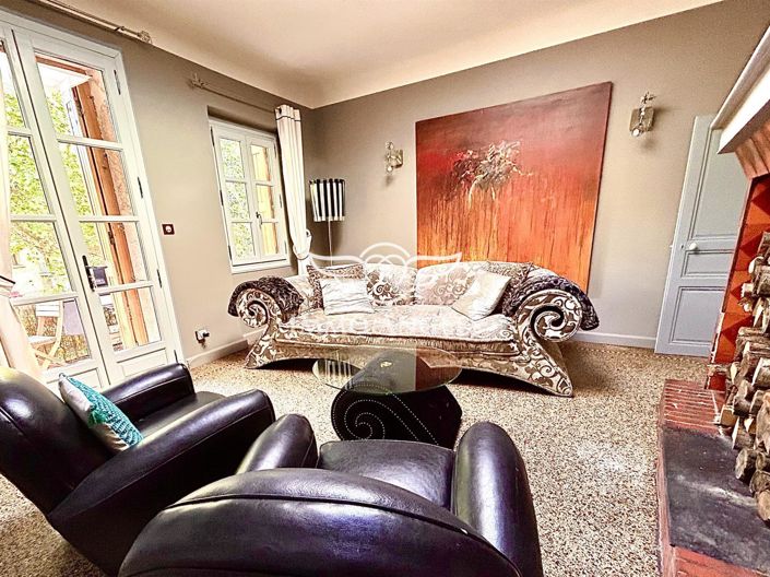 Image No.2-6 Bed Property for sale