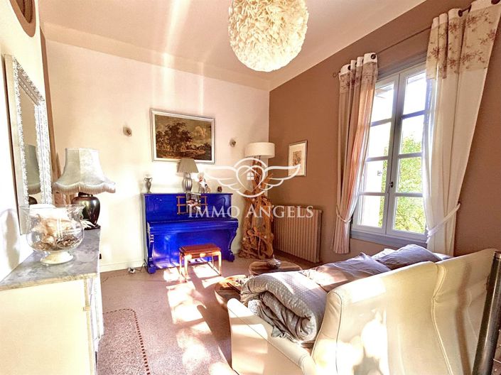 Image No.3-6 Bed Property for sale