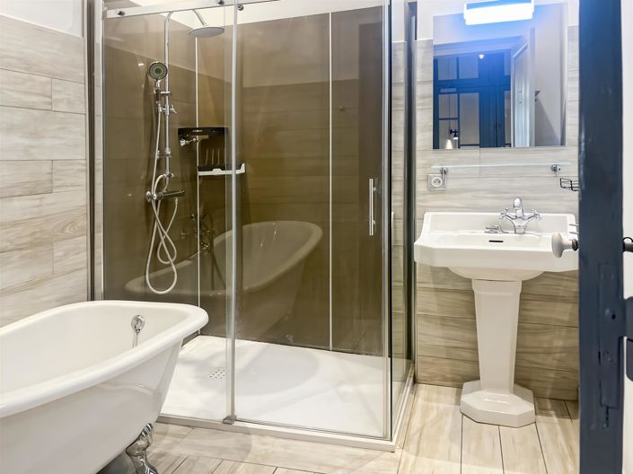 Image No.10-5 Bed House for sale