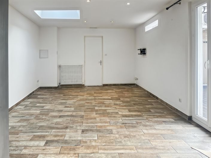 Image No.3-5 Bed House for sale