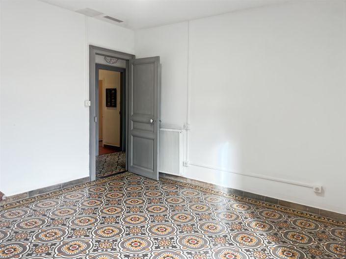 Image No.9-5 Bed House for sale