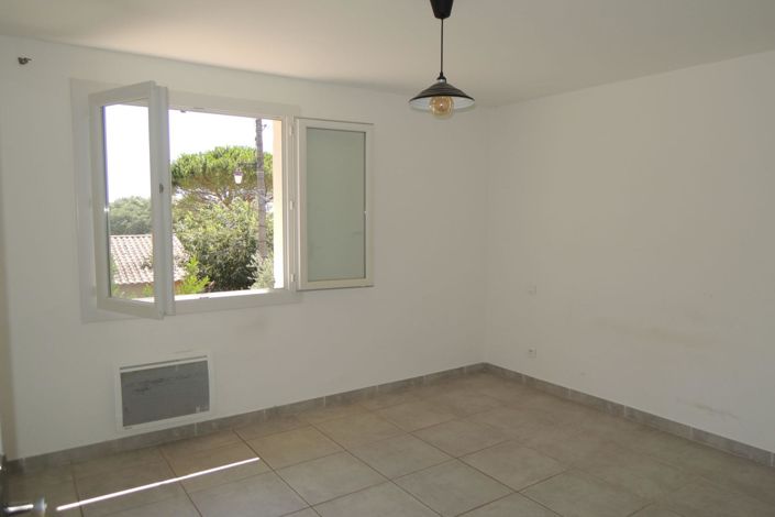 Image No.8-5 Bed House for sale