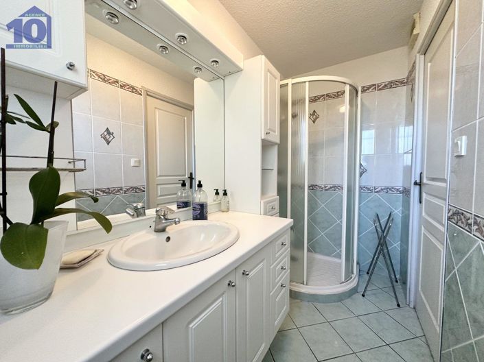 Image No.10-3 Bed House for sale