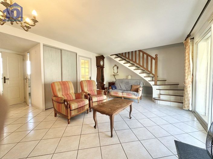 Image No.3-3 Bed House for sale