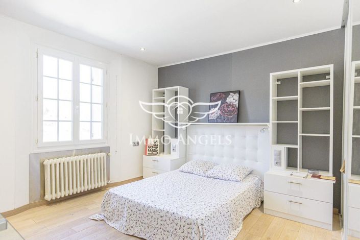 Image No.20-6 Bed House for sale