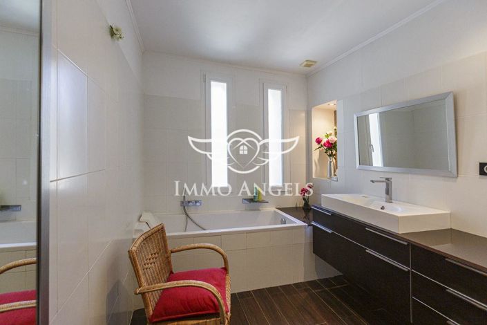 Image No.21-6 Bed House for sale