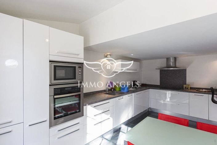 Image No.24-6 Bed House for sale