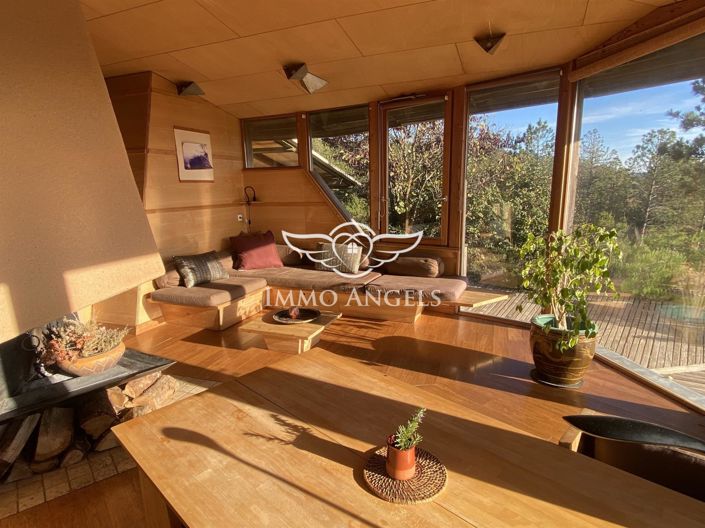 Image No.8-8 Bed House for sale