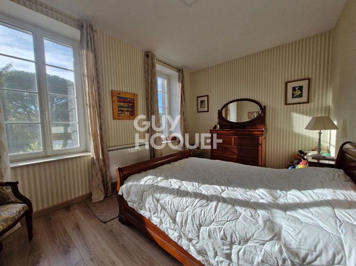 Image No.8-5 Bed House for sale